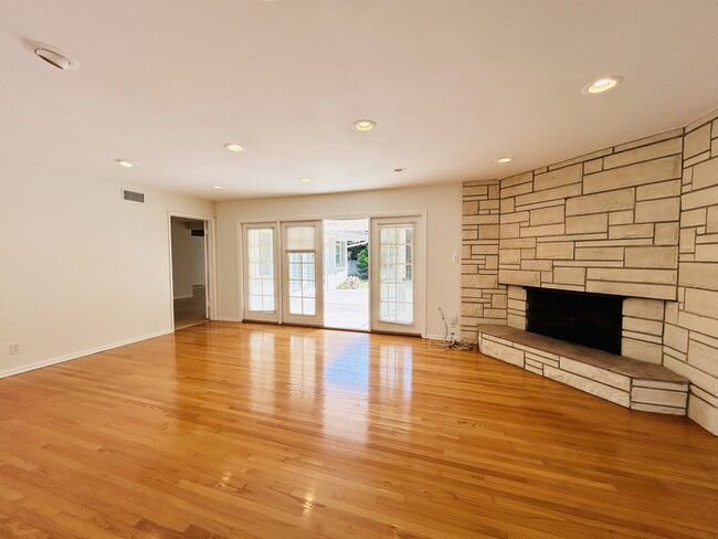 Building Photo - 1487 Allenford Ave