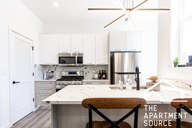 Building Photo - 2741 W Division St