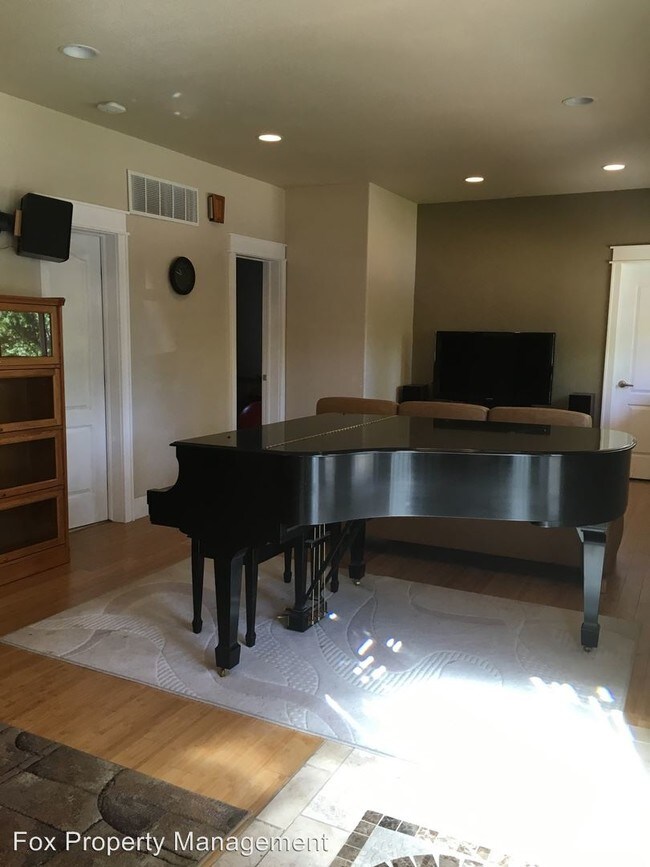 Building Photo - 3 br, 2.5 bath House - 1125 Hartford Drive