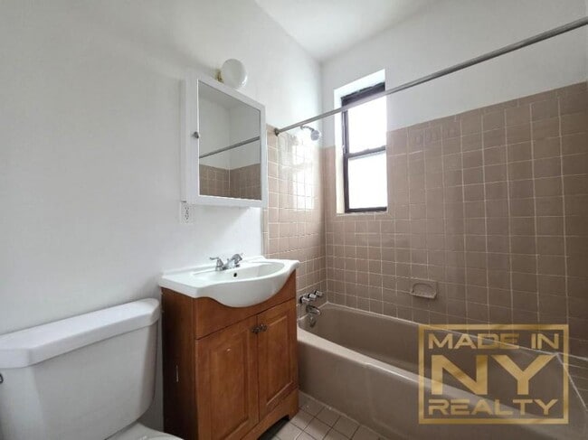 Foto del edificio - 1 bedroom in FLUSHING NY 11358