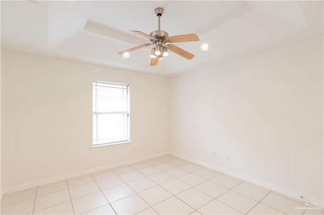 Building Photo - 8 Bahamas Dr