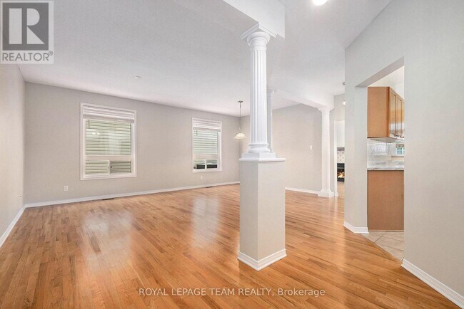 Photo du bâtiment - 218 Deercroft Ave