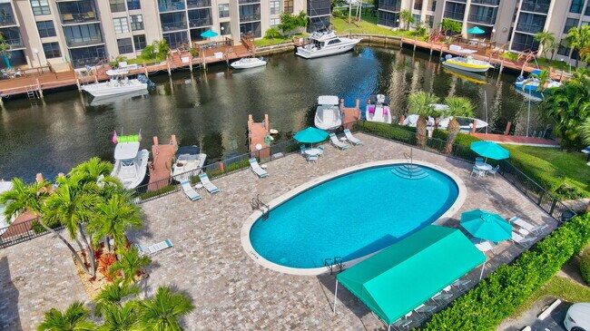 Foto del edificio - 8 Royal Palm Way