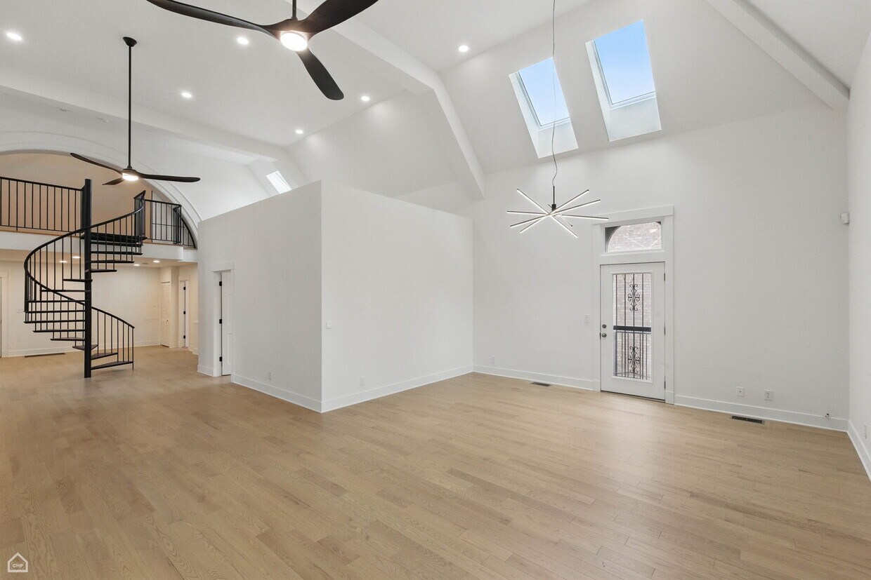 Primary Photo - 1457 N California Ave