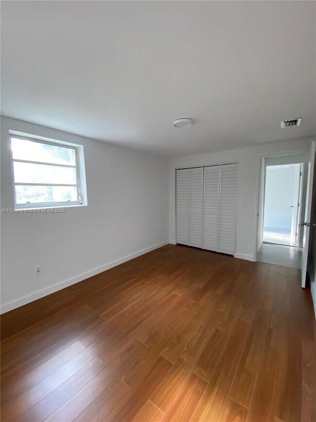 Foto del edificio - 5843 SW 62nd St