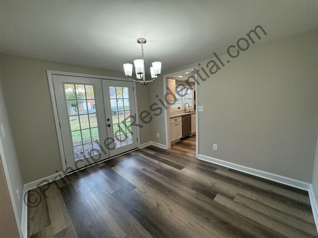 Building Photo - Newly renovated 3 bedroom 2 bath home in C...