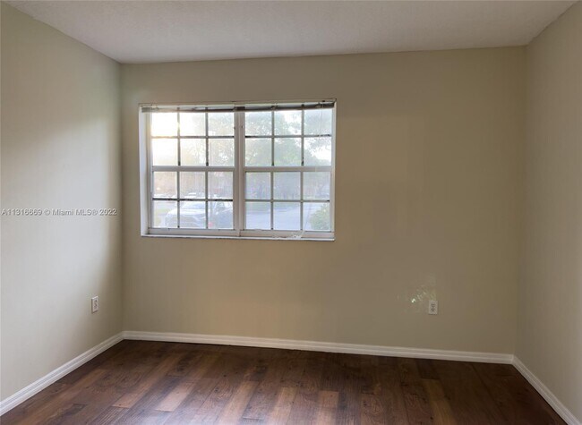 Foto del edificio - 101 SW 117th Ave