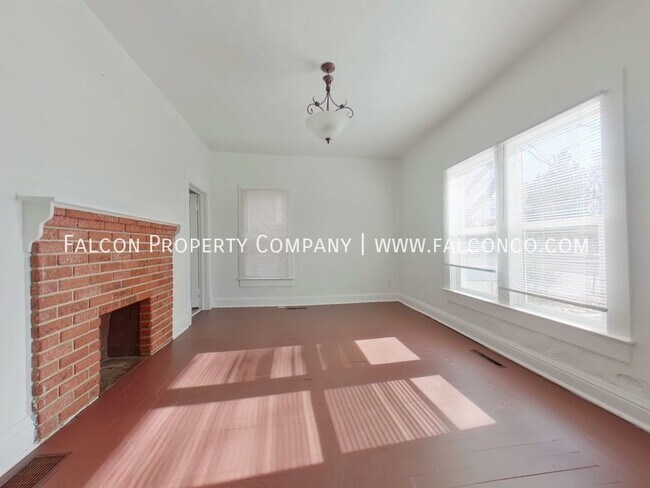 Building Photo - Charming Home near Downtown - Approved App...