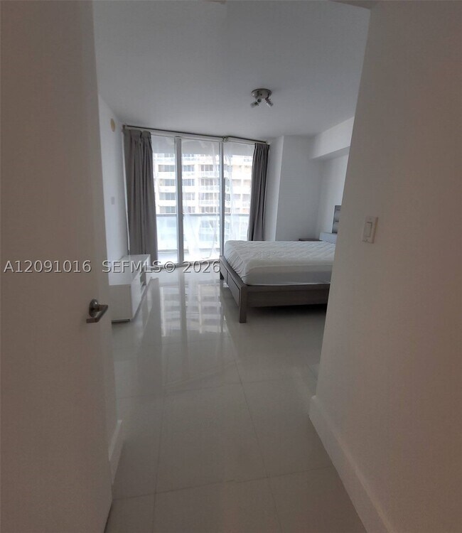Foto del edificio - 475 Brickell Ave