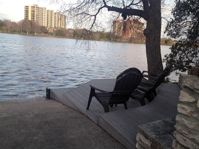 Foto del edificio - 500 E Riverside Dr