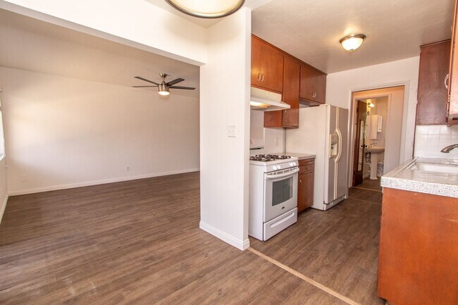 Foto del edificio - Charming 1 Bedroom / 1 Bath Apartment in Kensington w/ Garage