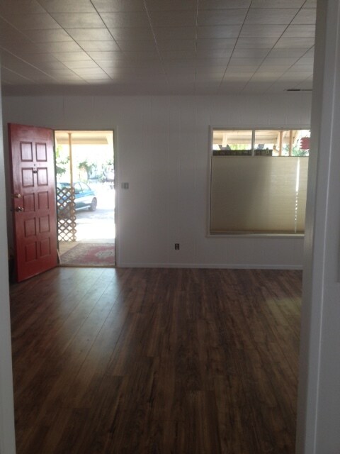 Building Photo - 484 Goodman Ave