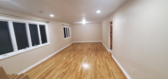 Foto del edificio - 28 Williams Ave