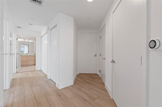 Foto del edificio - 16385 Biscayne Blvd