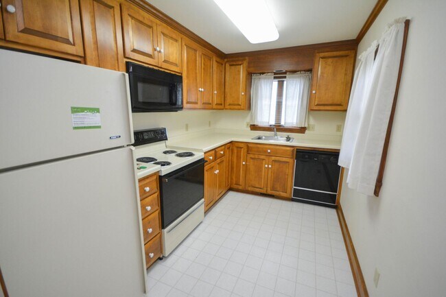 Building Photo - Cute 1br home with oversized lot