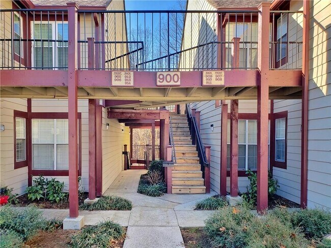 Foto del edificio - 913 Wentworth Ct