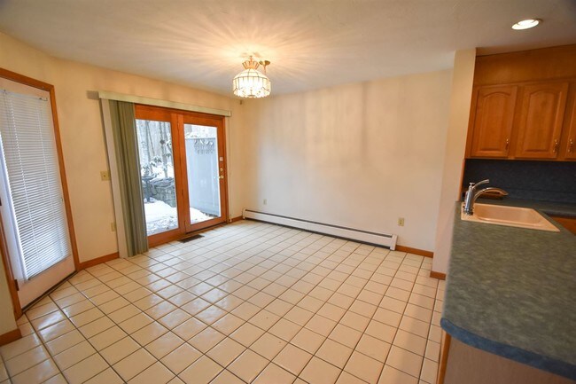 Building Photo - 12 Nestledown Dr