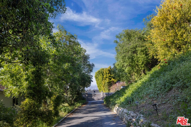 Foto del edificio - 11775 Laurelwood Dr