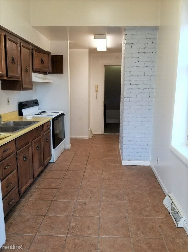Foto del edificio - 1 br, 1 bath  - 165 Riley St Apt B