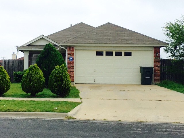Primary Photo - 1204 Fox Creek Dr