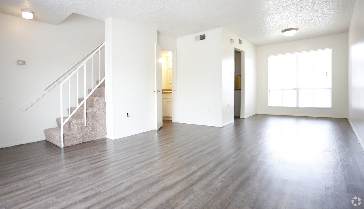 Scarlet Oak Village 2022 N Lobdell Blvd Baton Rouge, LA