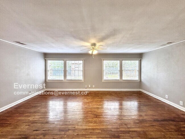 Foto del edificio - 2-Bedroom, 1-Bathroom Home in a Convenient...