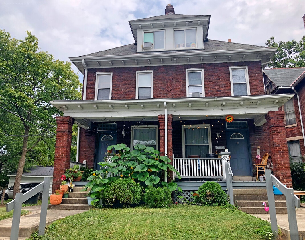 Beautiful Duplex house at 372-374 E Oakland - 372 E Oakland Ave