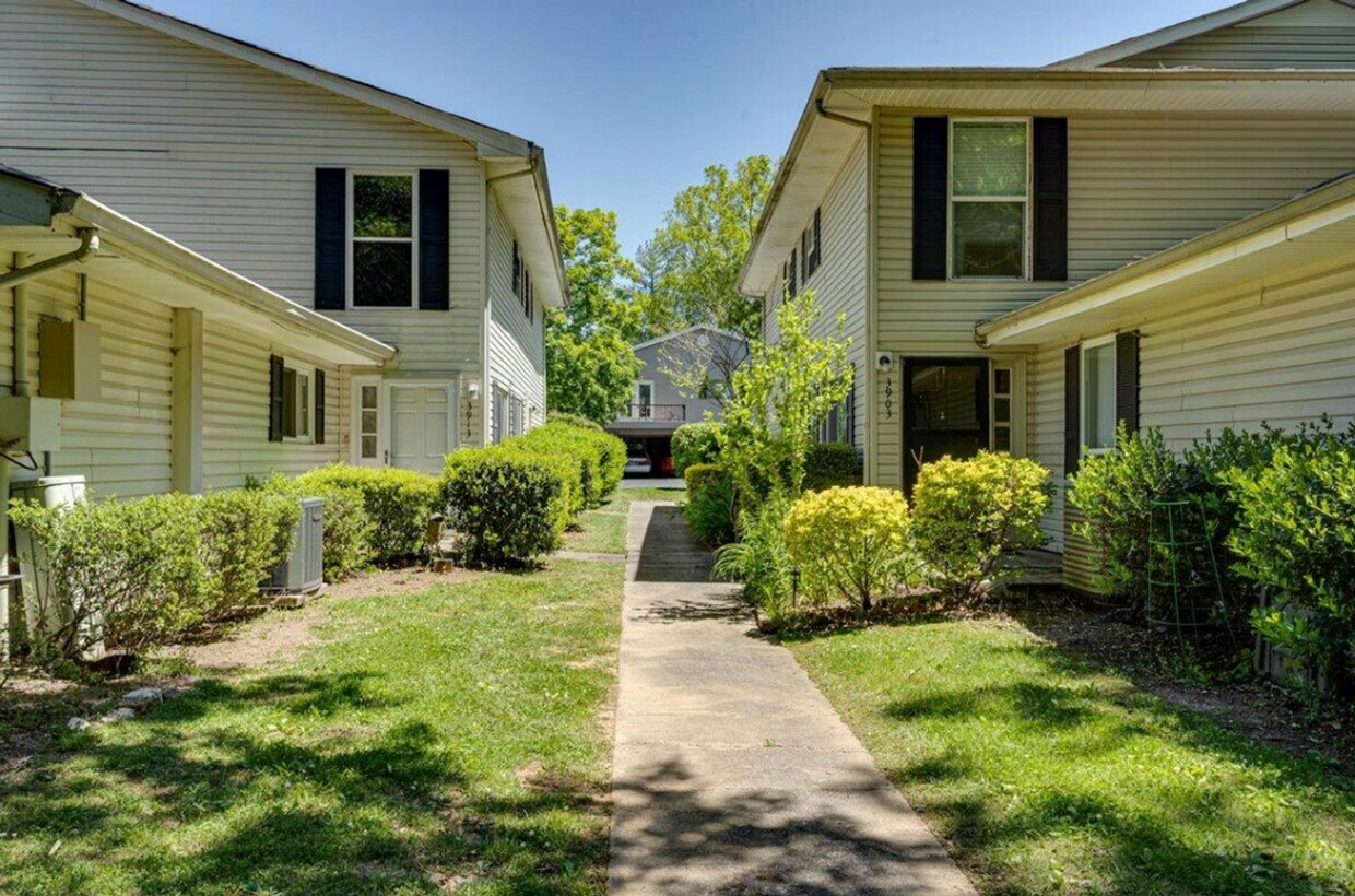 Primary Photo - 2 Bed Condo in Quail Hollow - water/sewer ...