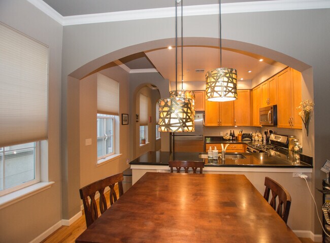 Open concept kitchen and dining room - 1489 Steele St