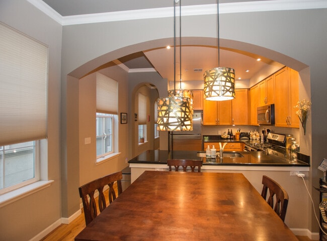 Open concept kitchen and dining room - 1489 Steele St