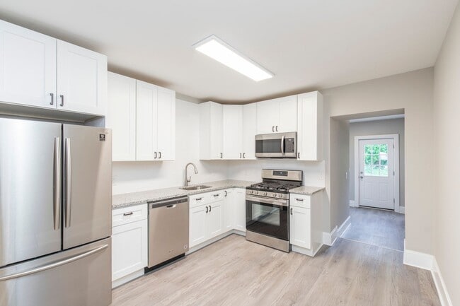 Building Photo - Beautifully Renovated Home in the Heart of...