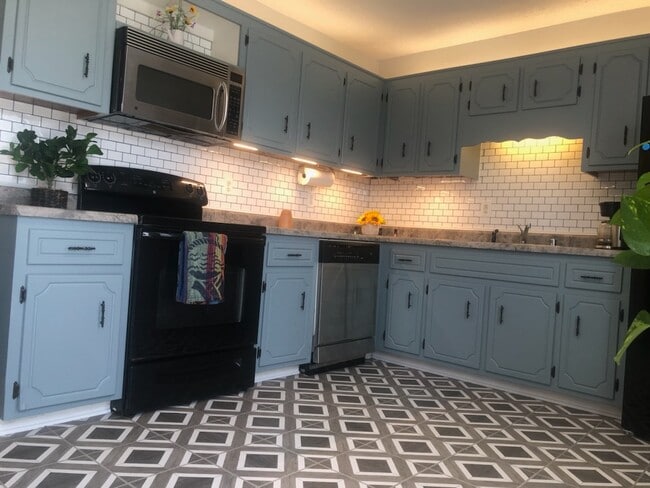 Large kitchen with built in microwave - 210 Golden Pond Ave
