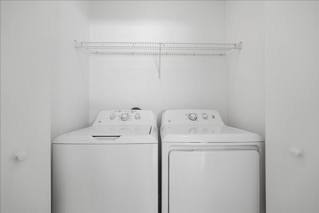 Foto del edificio - 2nd Level 2 bedroom, 2 bathroom condo outside of Summerlin