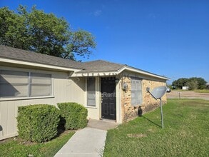 Building Photo - 7208 Sanger Ave