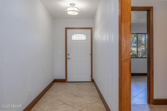 Building Photo - 909 Brookside Dr