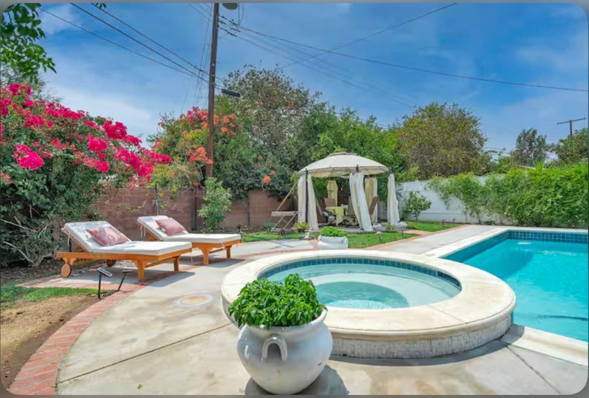 Foto principal - 22220 Leadwell St