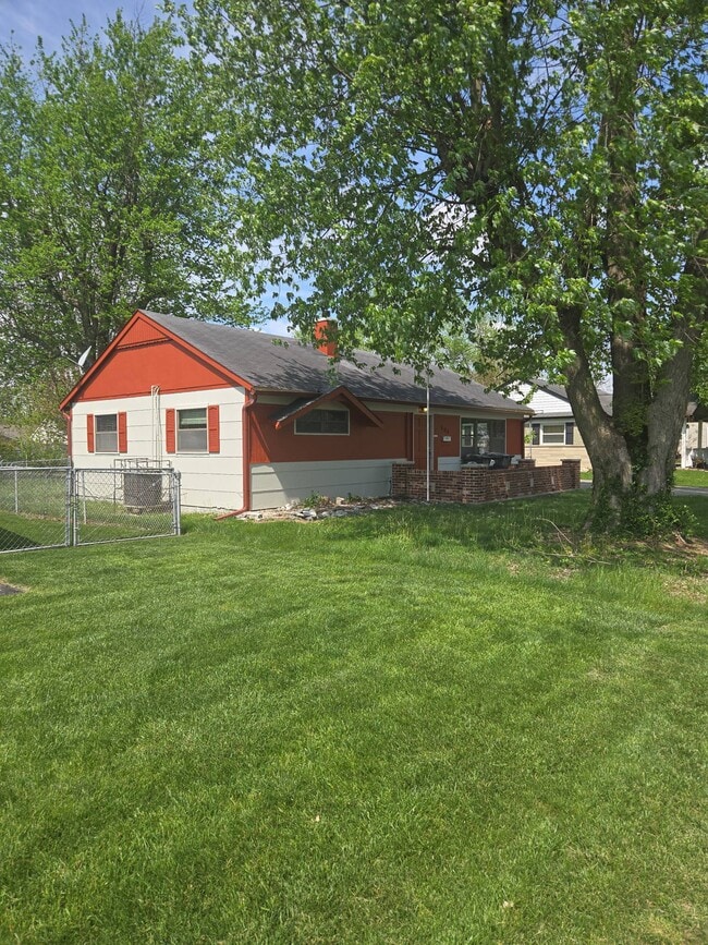 Building Photo - 604 Carol Dr
