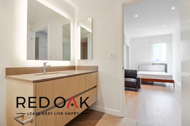 Foto del edificio - 8820 Belford Ave