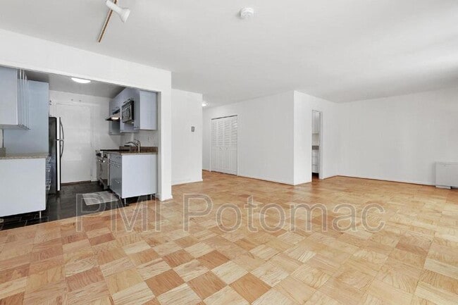 Building Photo - 10201 Grosvenor Pl