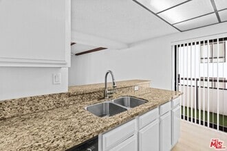 Building Photo - 10535 Wilshire Blvd