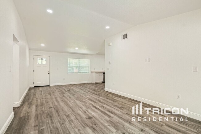 Building Photo - 2625 Nova Dr