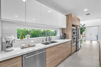 Building Photo - 3167 SW 25th St