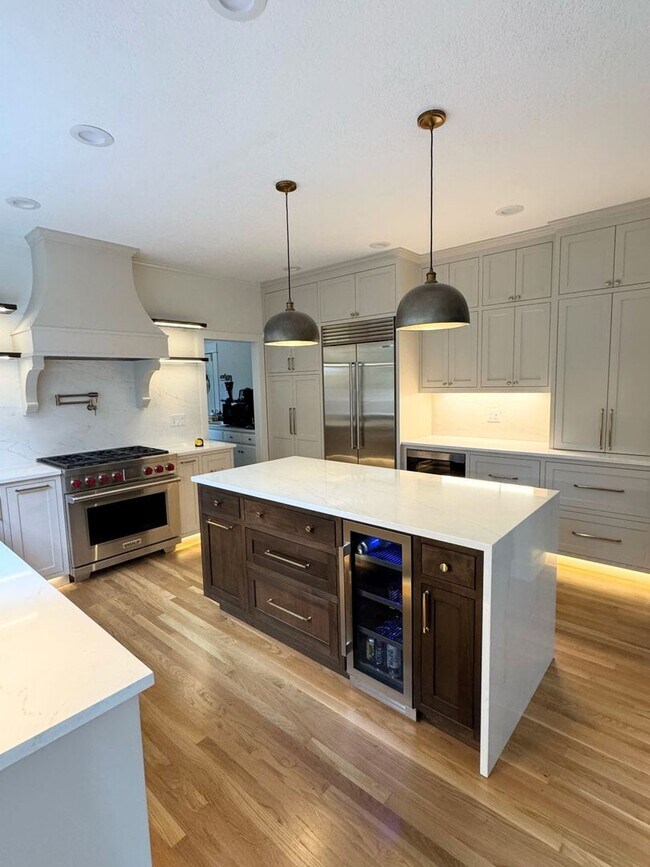 Building Photo - Beautiful West Linn 4 Bedroom Home - An En...