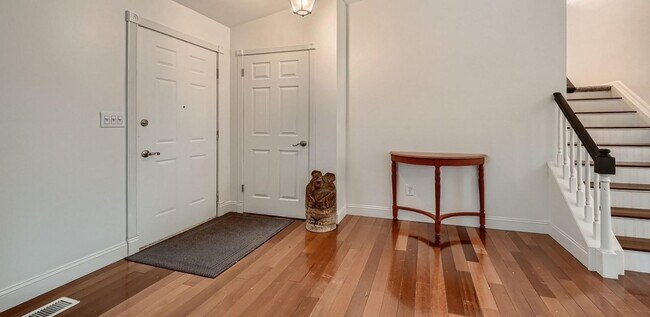 Foto del edificio - Spacious 4-Bedroom Home in Rockrimmon – Pe...