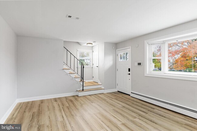 Foto del edificio - 347 Ardmore Ave