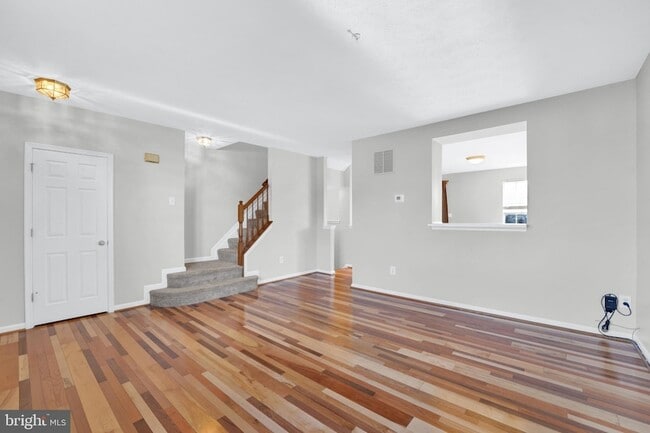 Building Photo - 265 Cherry Tree Square