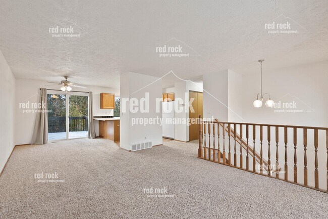 Foto del edificio - 1323 N Mitchell Rd