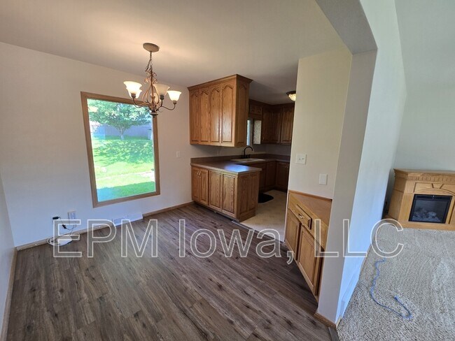 Building Photo - 2514 Saratoga Dr