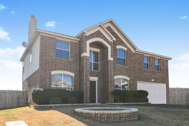Building Photo - 521 Roundrock Ln