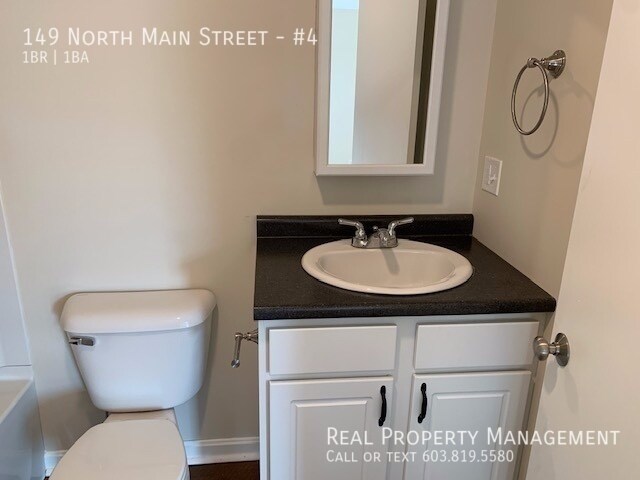 Building Photo - Nice 1BD Apt- Great Location with Heat/Hot...